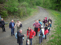 Das Foto zeigt die Wanderer am Start ihrer Wanderung